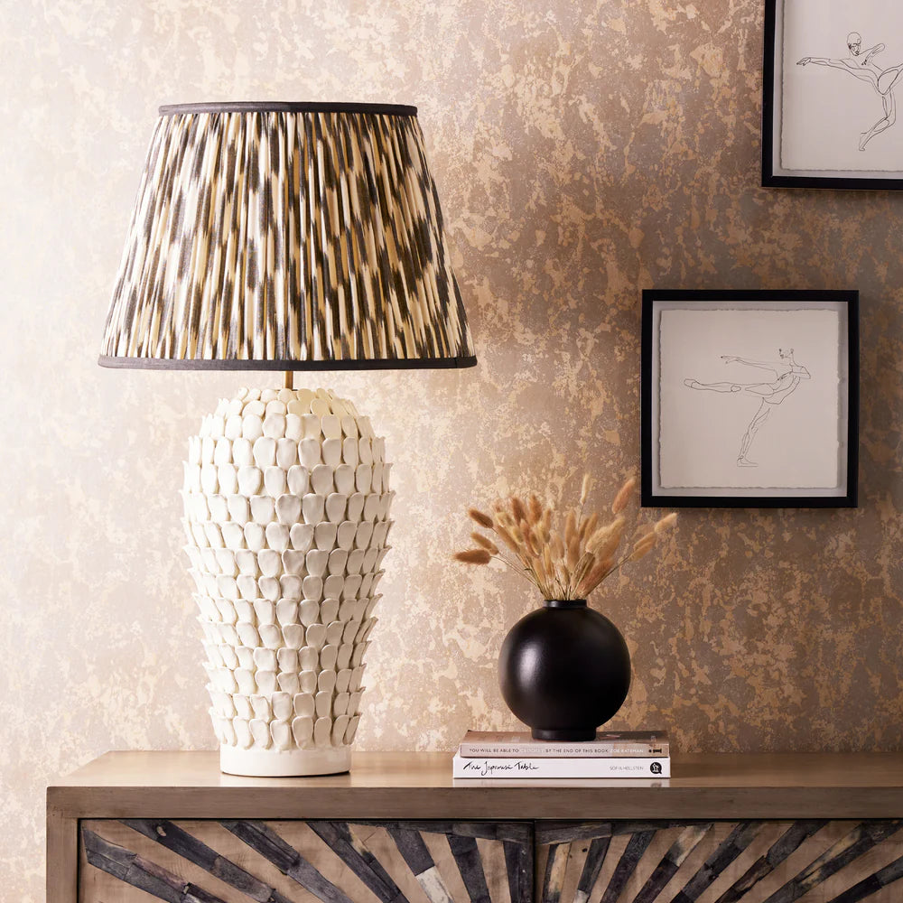 Pooky larger stucco table lamp