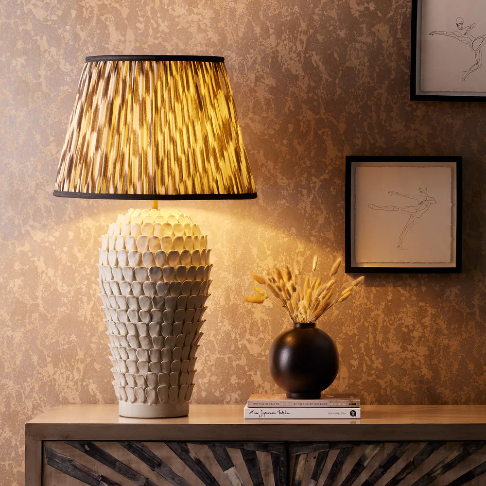 Pooky larger stucco table lamp